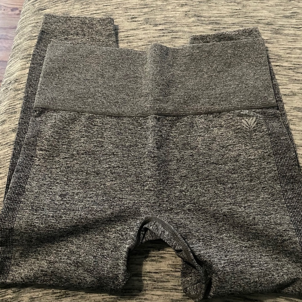 Marled grey cropped high rise leggings